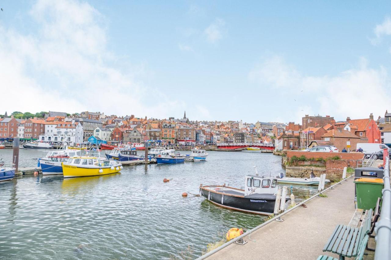 What A View At Quayside Apartment Whitby Exteriör bild